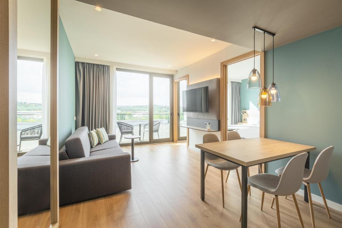 Holiday Inn Barcelona - Sant Cugat by IHG - Housity