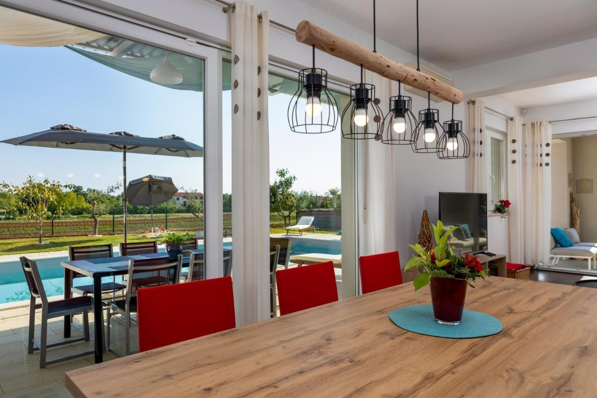 Holiday house with pool near Rovinj - Housity