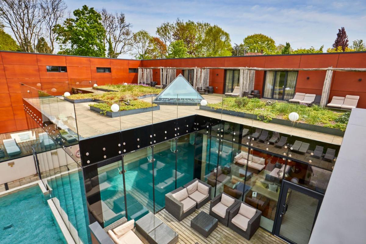 Ockenden Manor Hotel & Spa - Housity