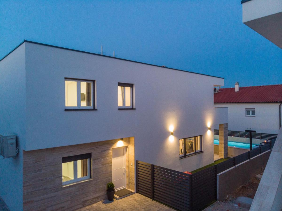 Villa Sarah - Housity