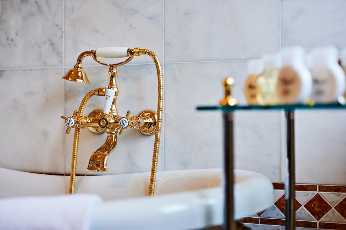 Ein Badezimmer in der Unterkunft Bernsteinschloss
