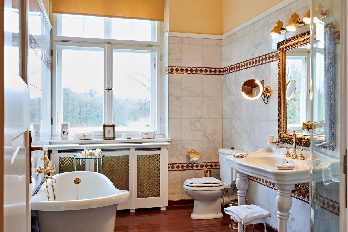 Ein Badezimmer in der Unterkunft Bernsteinschloss