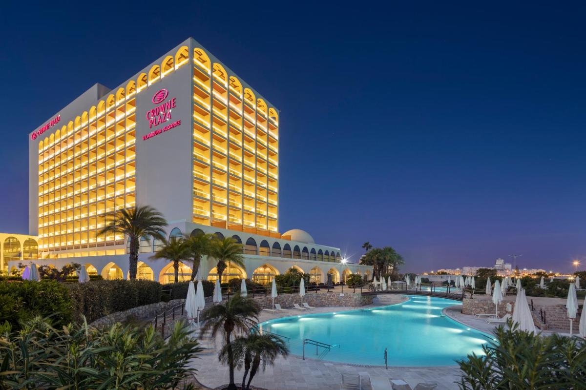 A piscina em ou perto de Crowne Plaza Vilamoura - Algarve by IHG