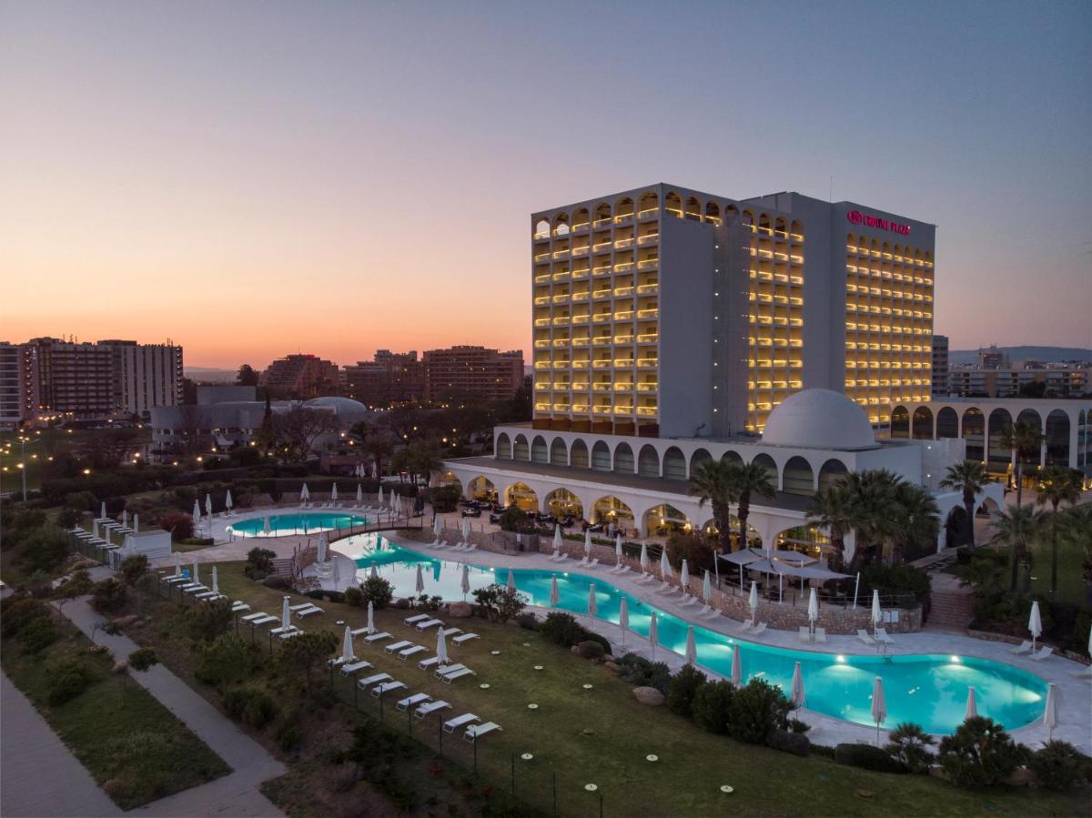 A piscina em ou perto de Crowne Plaza Vilamoura - Algarve by IHG
