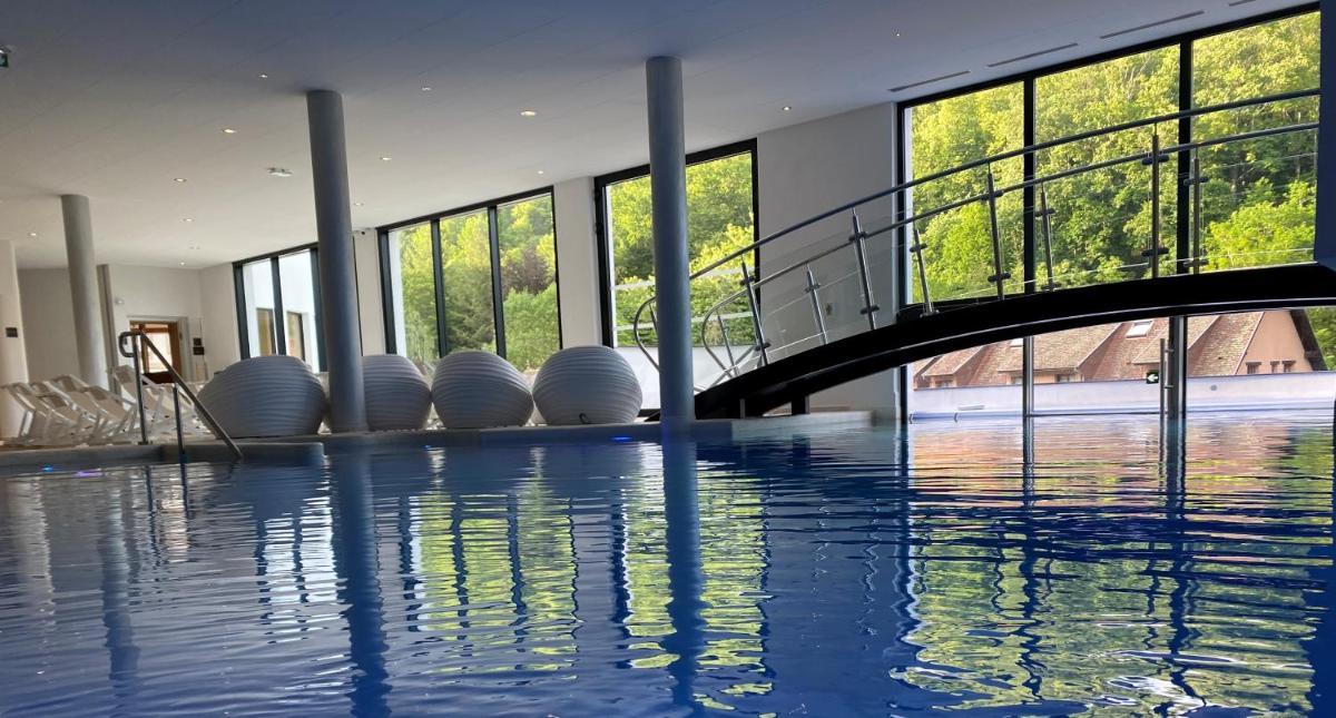 Piscine de l'établissement 6717 Nature Hôtel & Spa Le Clos des Délices ou située à proximité