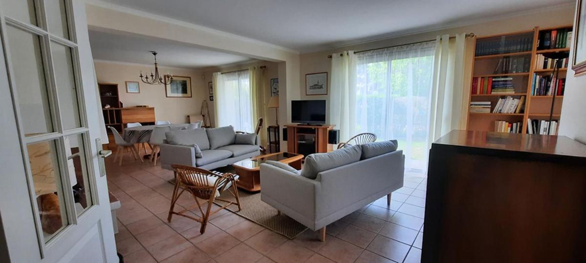 Sumptuous Holiday House Near The Beaches - Housity
