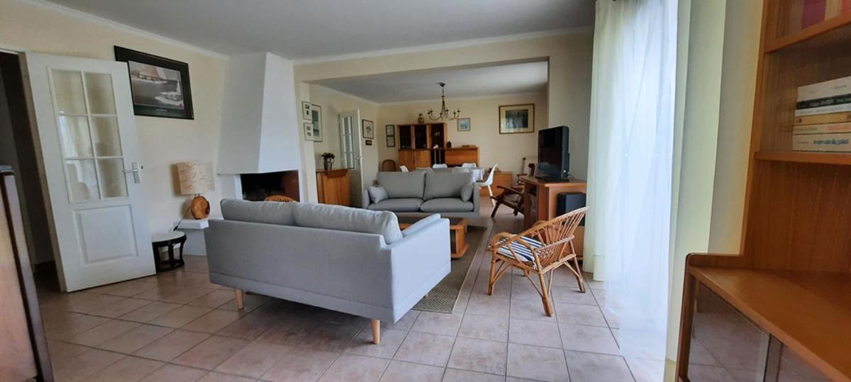 Sumptuous Holiday House Near The Beaches - Housity