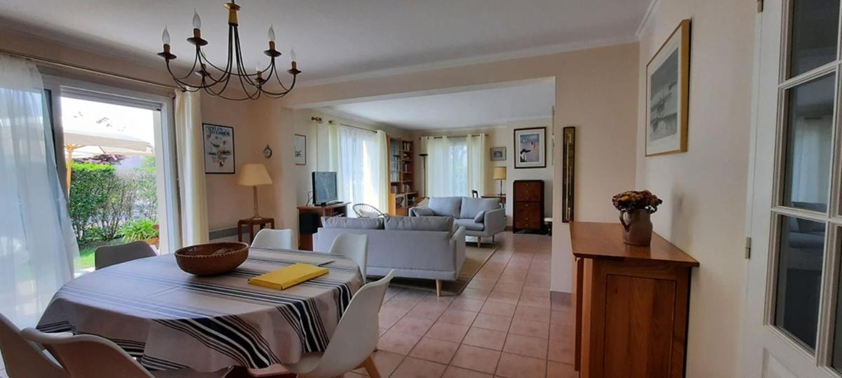Sumptuous Holiday House Near The Beaches - Housity