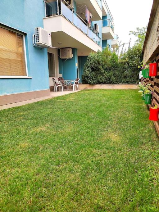 Apartment with private yard and BBQ - Housity
