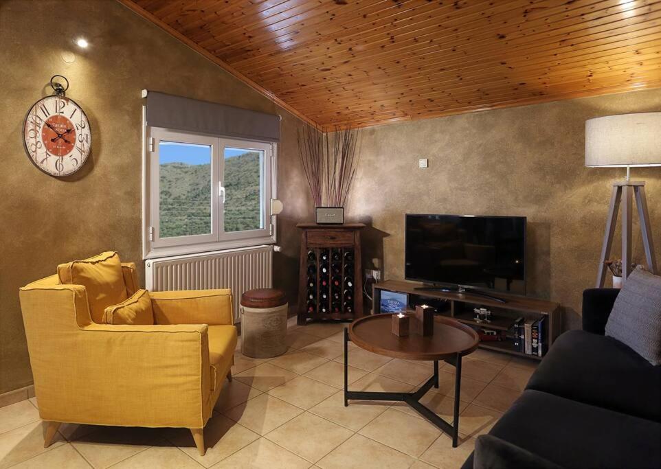 "Elegant & Quiet House" - Housity