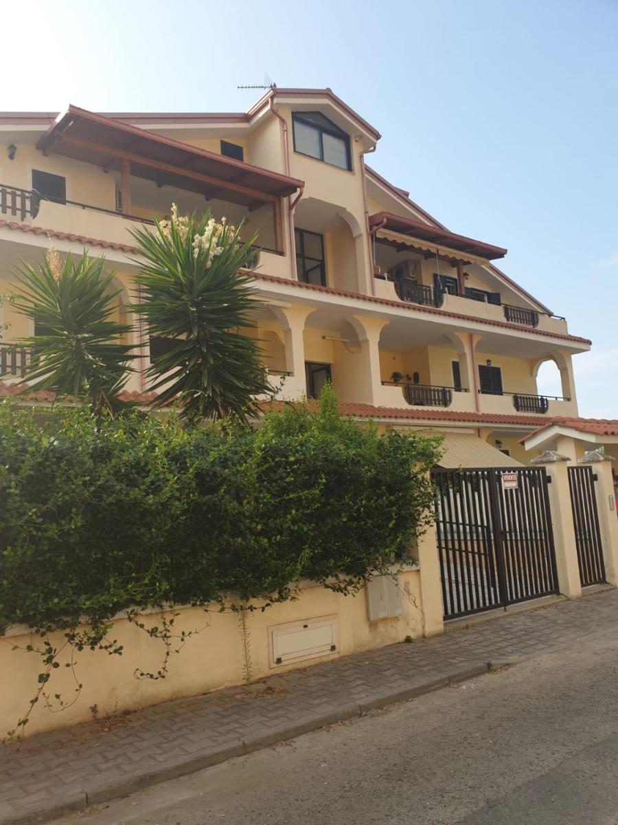 villetta a schiera alla marinella di pizzo - Housity