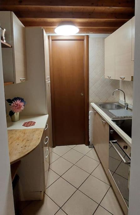 GEMELLI HOLIDAYS -2 easy lofts, groundfloor with courtyard, mezzanine bedroom, baby & pet friendly, near Monte Mario Station connecting to center in 20 minutes, 2 steps from bus, groceries, restaurants, park, cycle path - Warm guest care in 4 languages - Housity