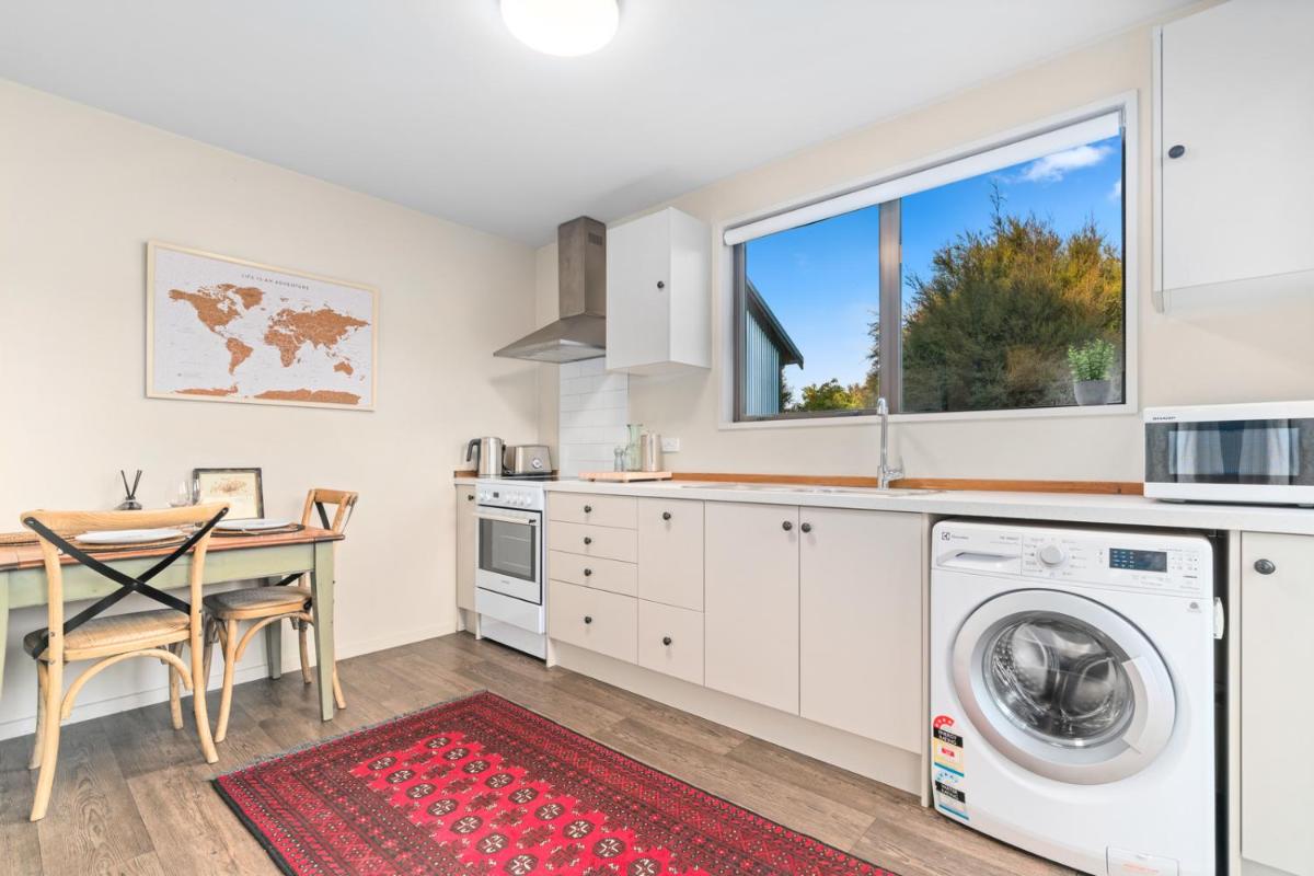 Mountain View Bliss - Albert Town Holiday Unit - Housity
