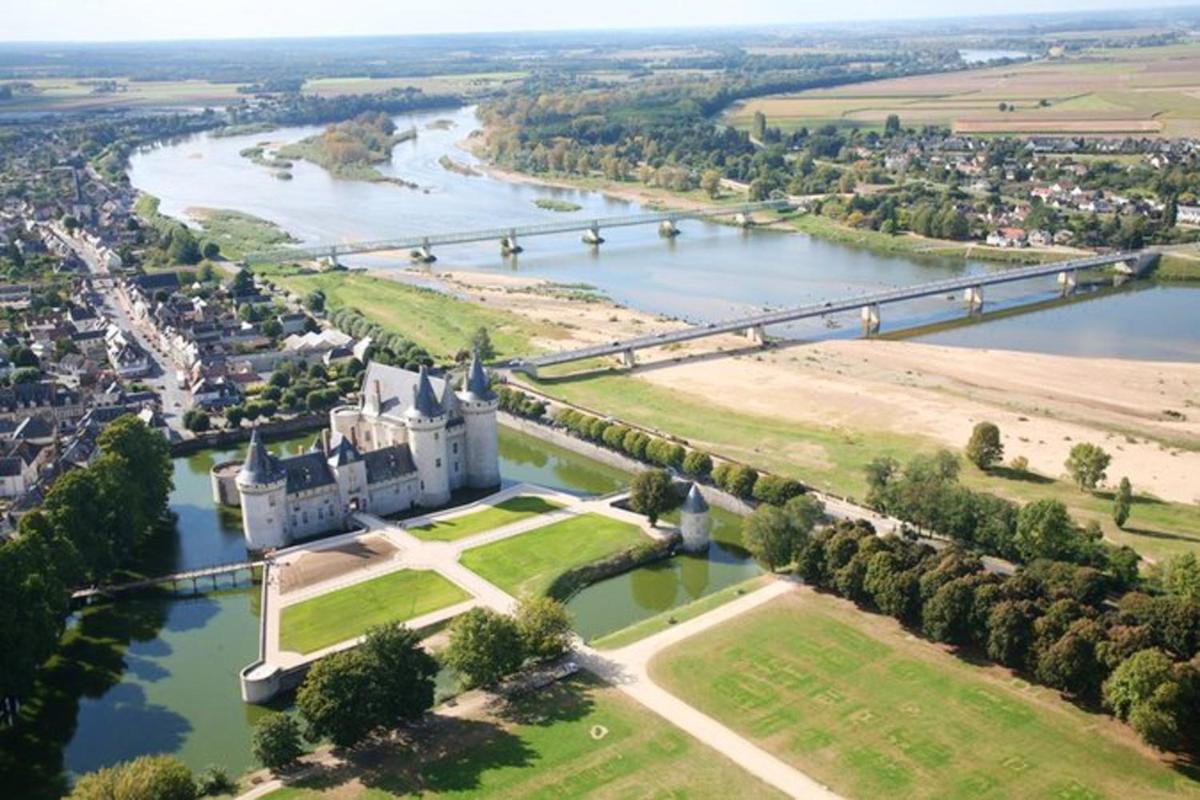 Maison chaleureuse a Sully avec vue sur la montagne - Housity