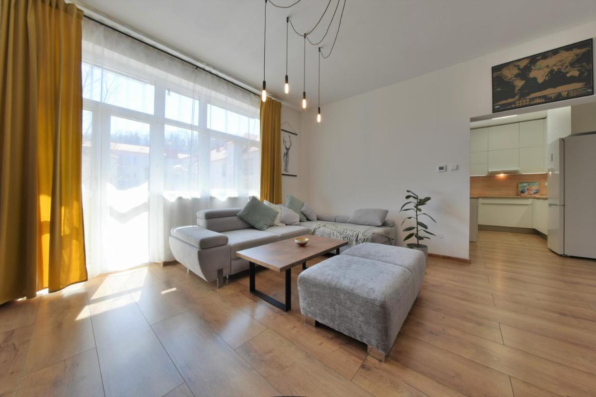 Big 75m2 next to Opera building in direct centrum, Air-conditioned, balcony, 24h self checking - Hizvo