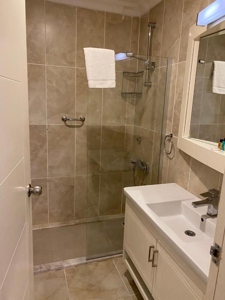 Paradise Island Hotel - Housity