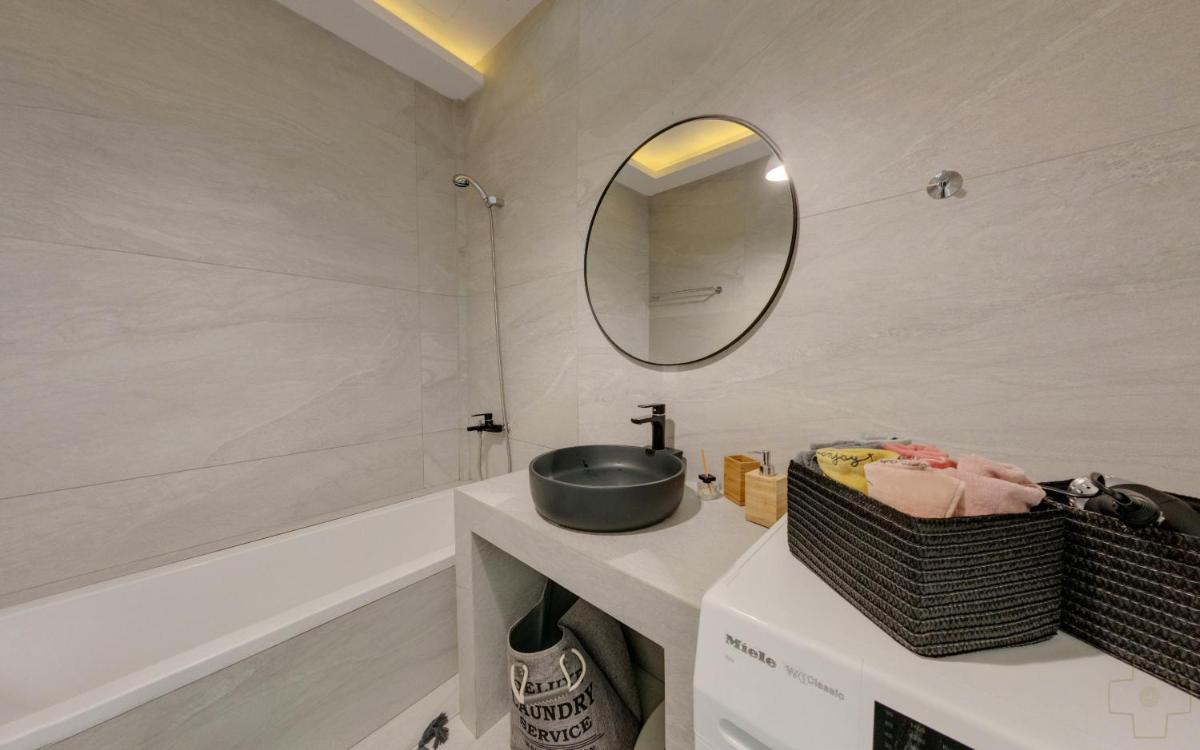 Sea view villa with private pool close to the beach - Housity