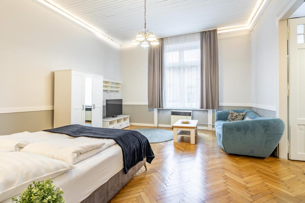 Luxurious Apartments At City Center - Housity