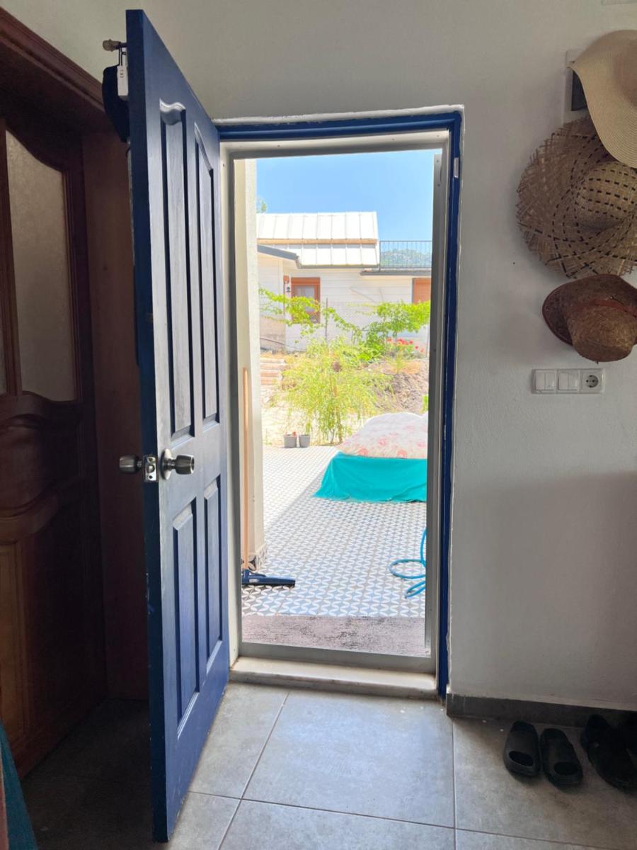 Detached house surrounded by fruit trees, very close to Olympos and Çıralı - Housity