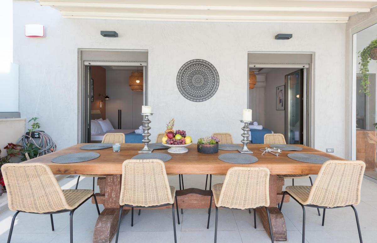 Sea view villa with private pool close to the beach - Housity