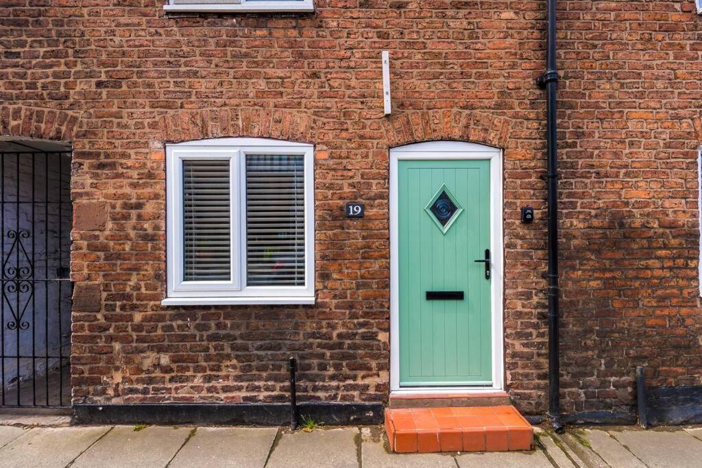 Central Town House perfect for City leisure breaks - Housity