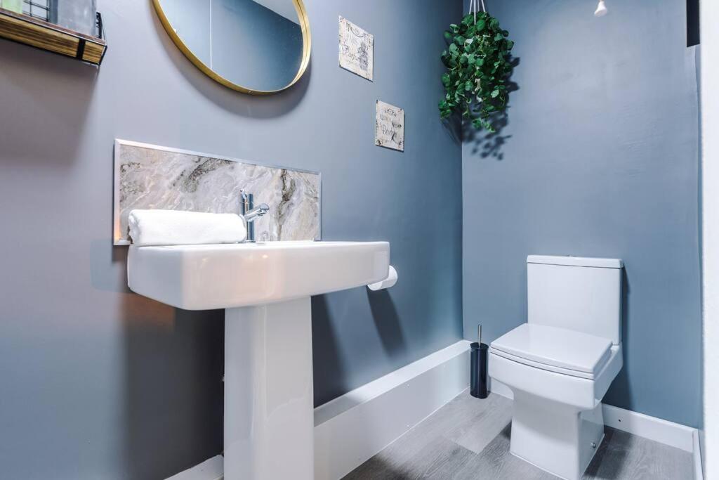 Central Town House perfect for City leisure breaks - Housity