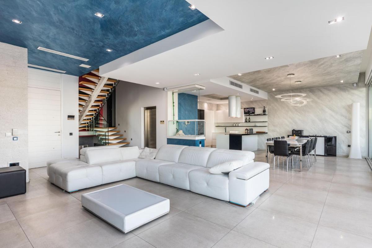 Amazing Villa with Pool - Housity