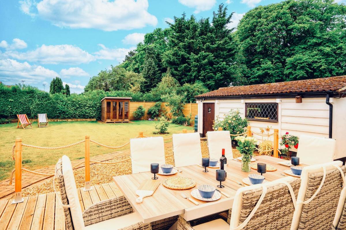 Norfolk Holiday Cottage 4-Bed Luxury Dog friendly - Housity