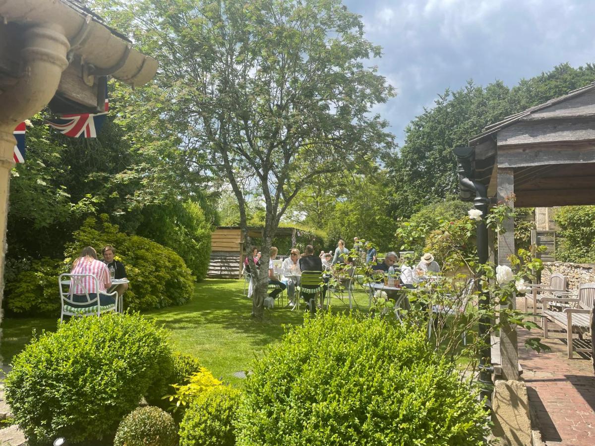 The Swan Inn Swinbrook - Housity