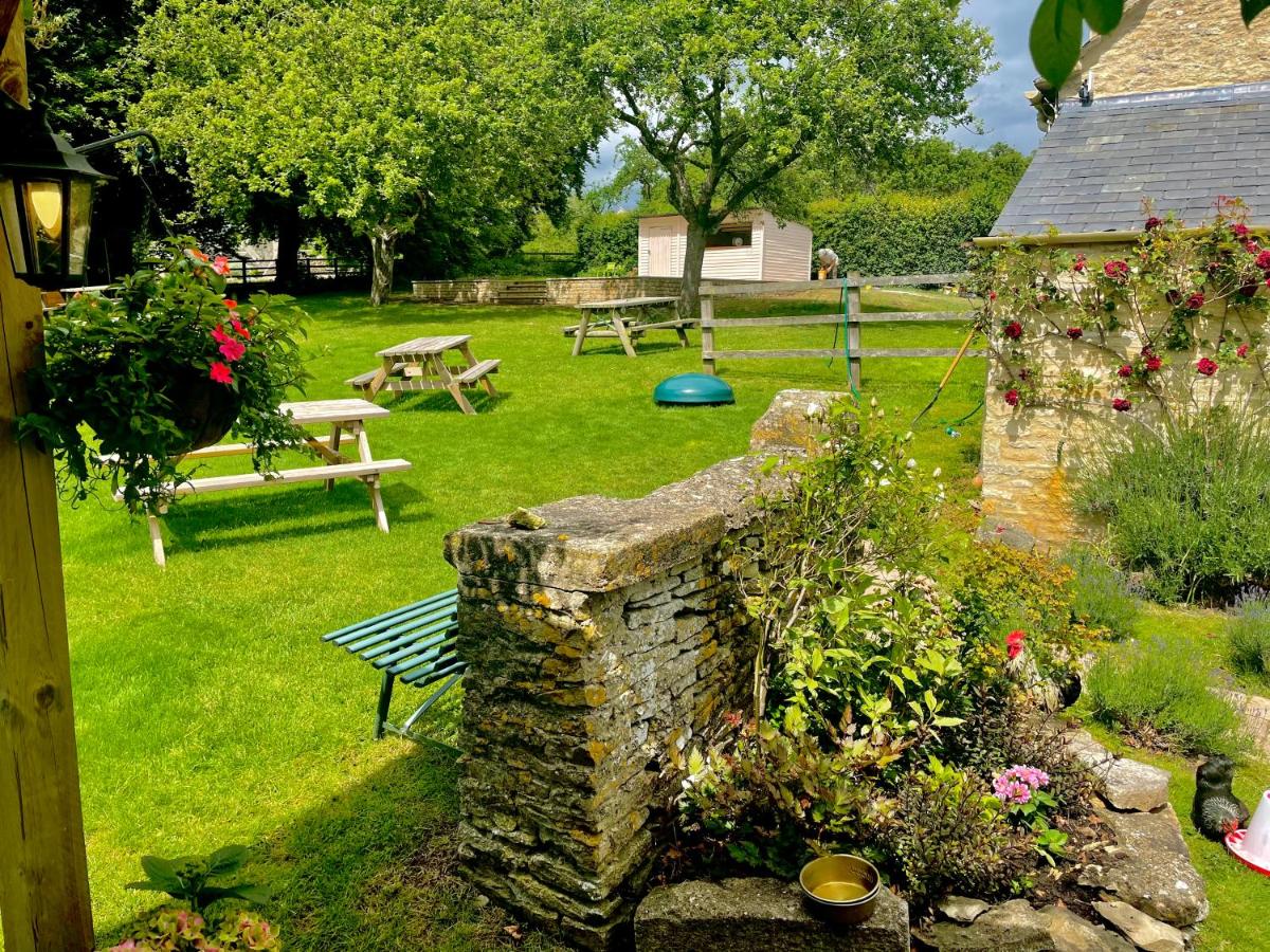 The Swan Inn Swinbrook - Housity