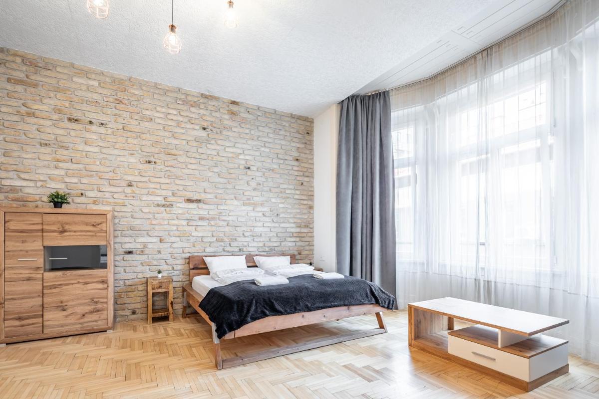 Suitetrails - Central Luxury Apartment with AC