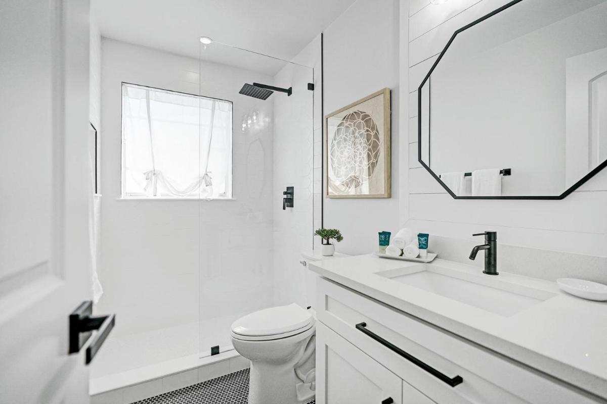 Remodeled Deerfield Beach House 2 Blocks To Beach Laundry Full Kitchen Private Fenced Yard Pets OK - Housity