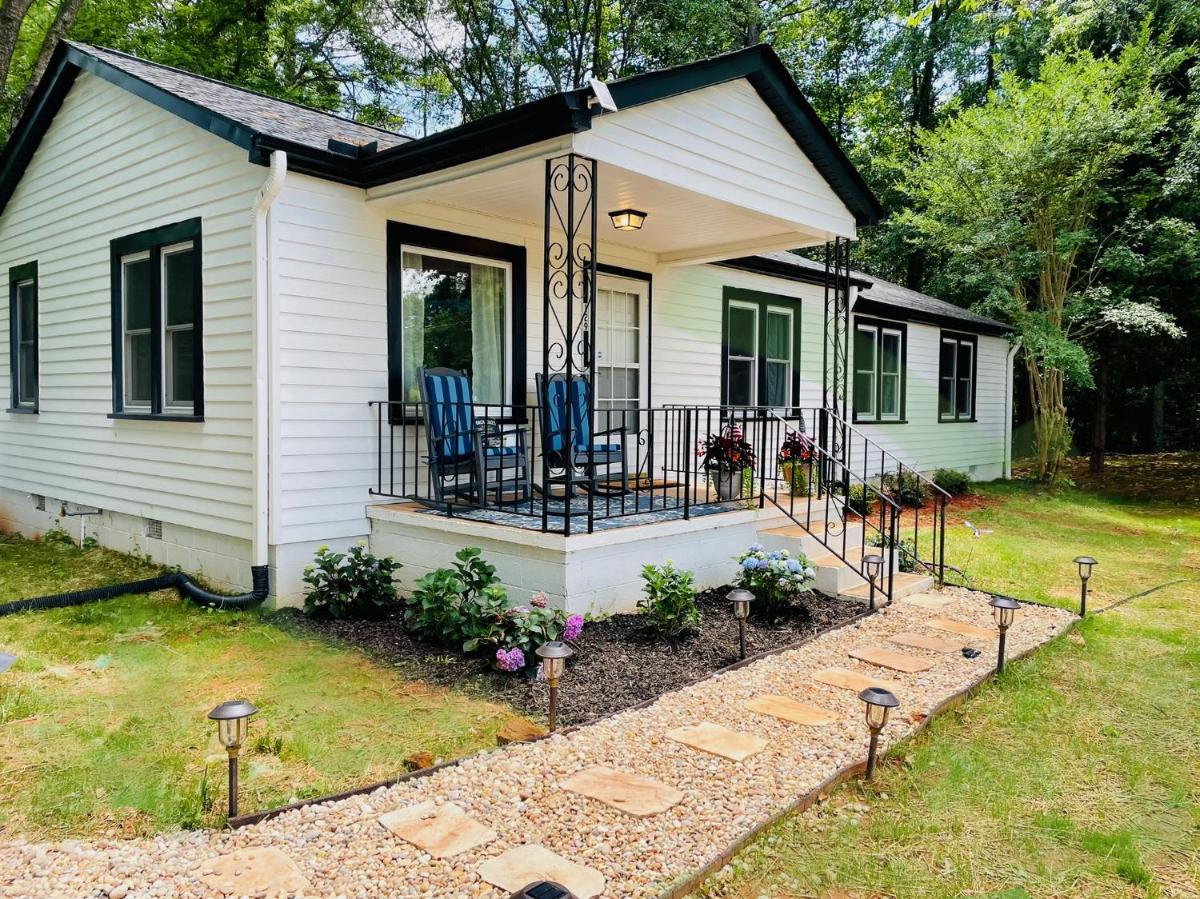 Bountyland Cottage - Lake Keowee - Mountains - Clemson University - Housity