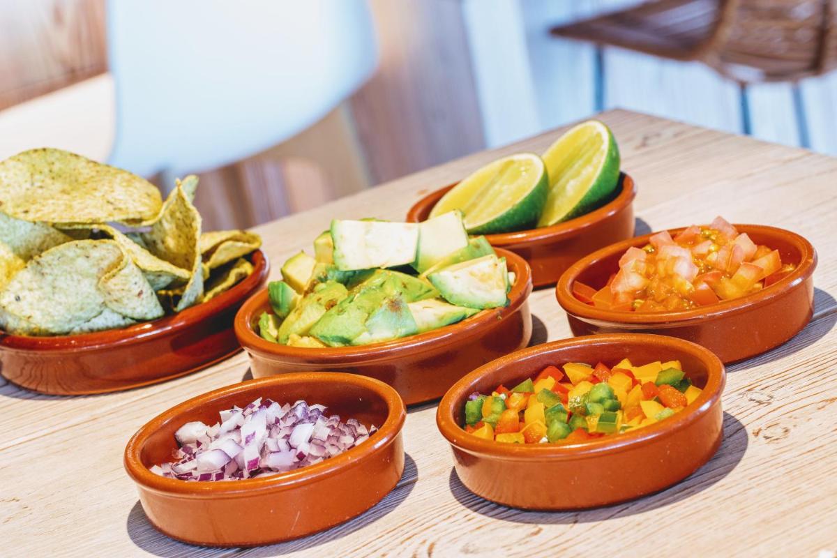 Comida en o cerca de este hotel