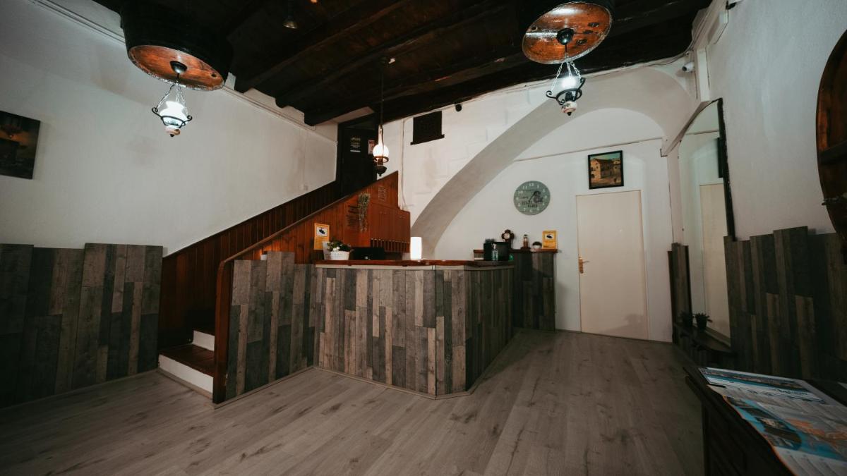 Hostal La Premsa - Housity