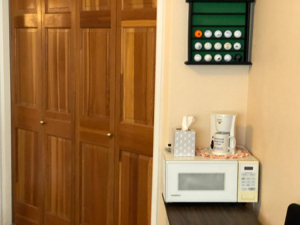 1 or 2 bedrooms with bath in our shared home at Indian Peaks Golf Course - Housity