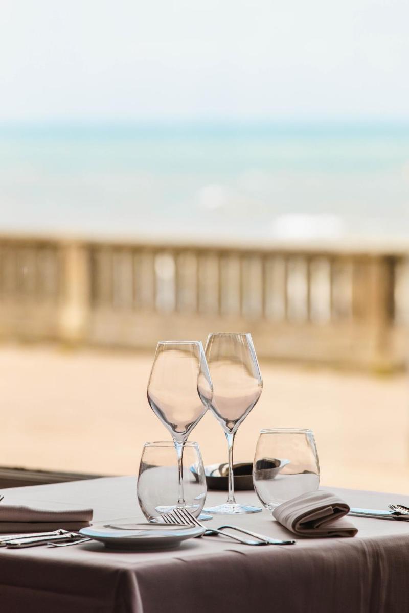 Vue générale sur la mer ou vue sur la mer prise depuis l'hôtel