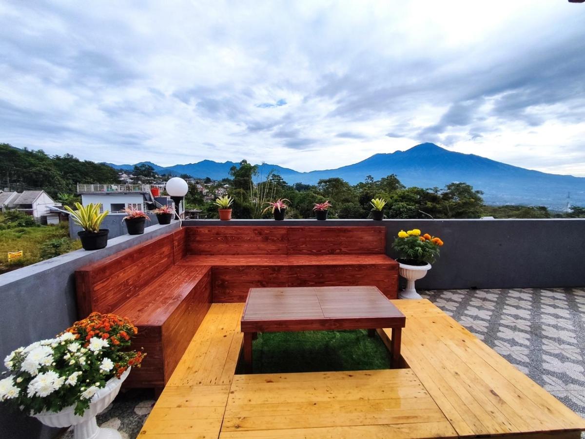 Villa Indika Private Pool Kota Batu - Housity