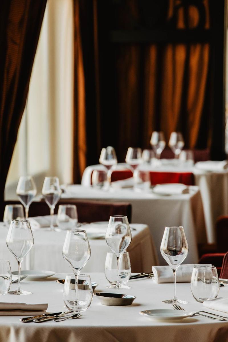 Restaurant ou autre lieu de restauration dans l'établissement Le Grand Hotel de Cabourg - MGallery Collection