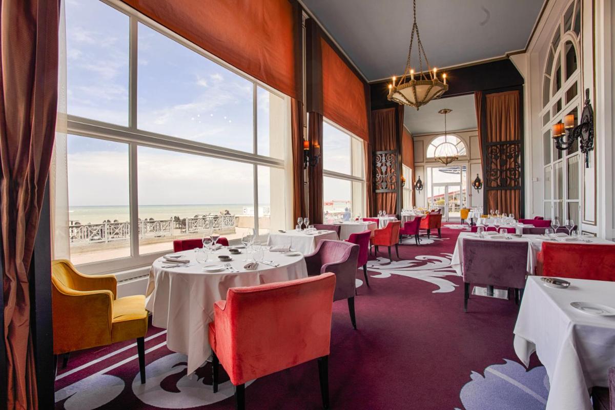 Coin salon dans l'établissement Le Grand Hotel de Cabourg - MGallery Collection