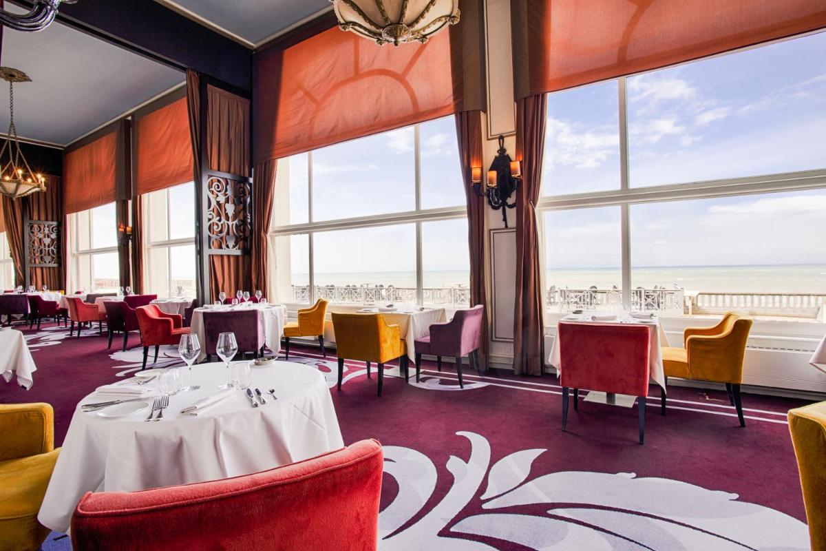 Coin salon dans l'établissement Le Grand Hotel de Cabourg - MGallery Collection