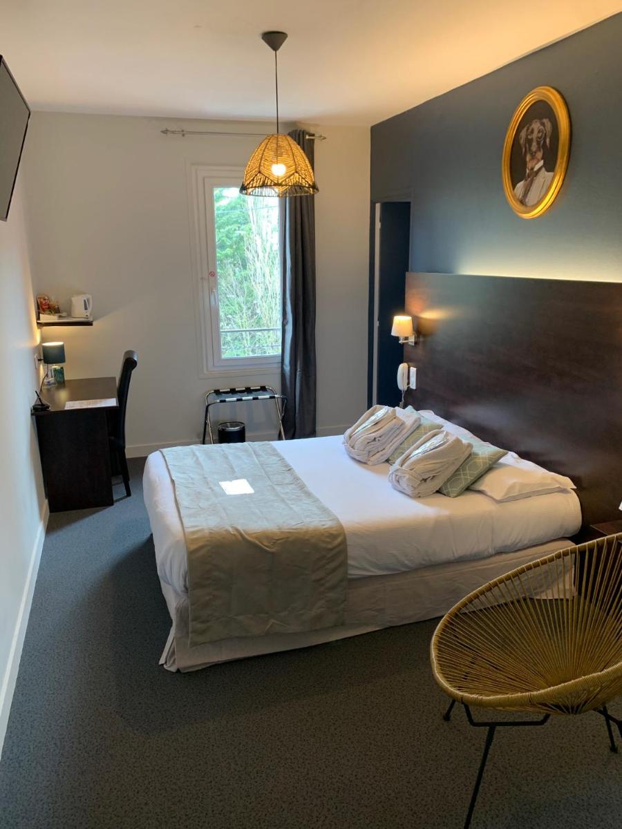 Un ou plusieurs lits dans un hébergement de l'établissement Logis hôtel Aux Berges de l'Aveyron