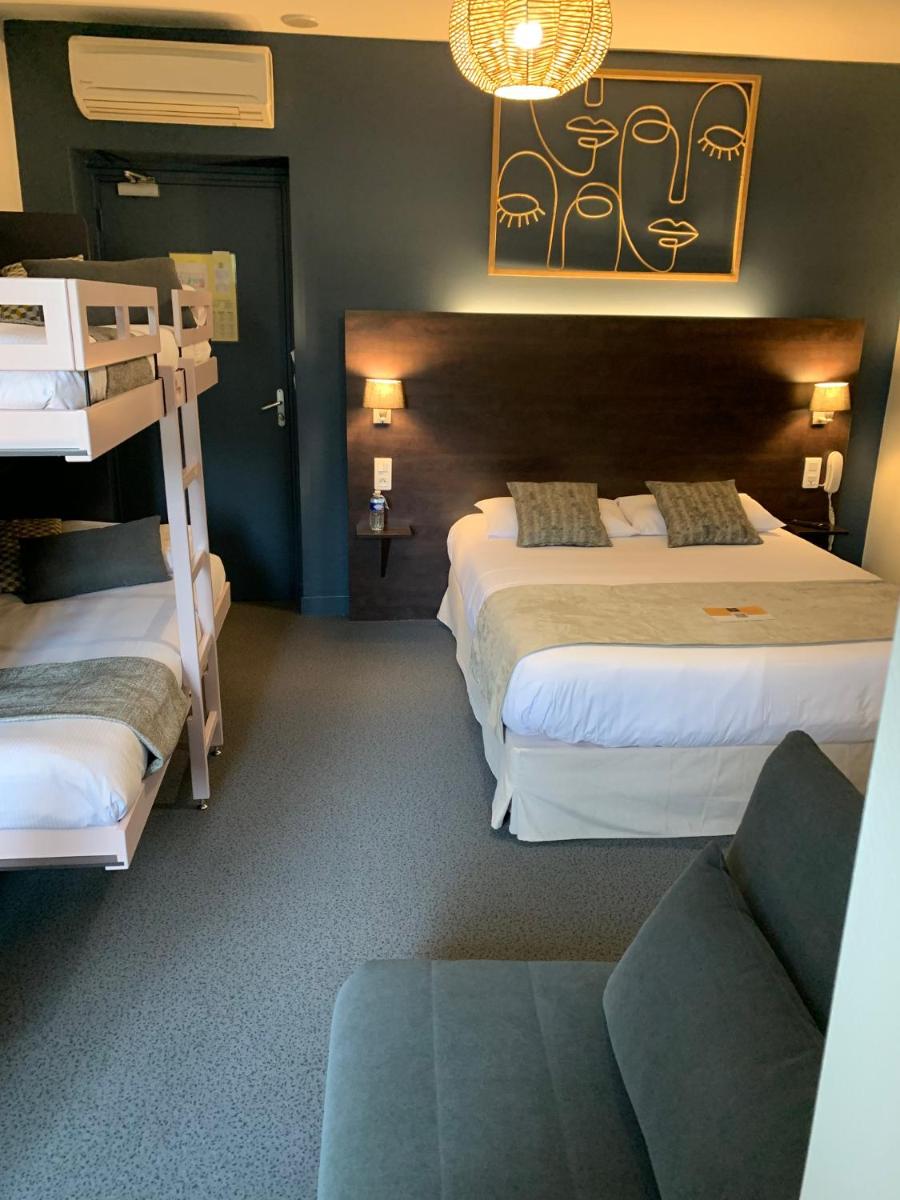 Un ou plusieurs lits dans un hébergement de l'établissement Logis hôtel Aux Berges de l'Aveyron