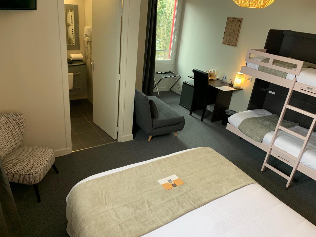 Un ou plusieurs lits dans un hébergement de l'établissement Logis hôtel Aux Berges de l'Aveyron