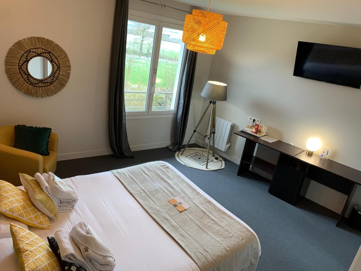 Un ou plusieurs lits dans un hébergement de l'établissement Logis hôtel Aux Berges de l'Aveyron