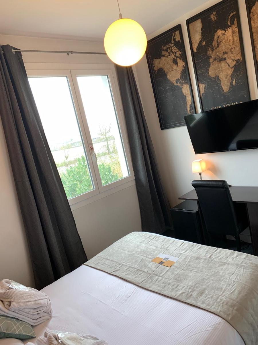Un ou plusieurs lits dans un hébergement de l'établissement Logis hôtel Aux Berges de l'Aveyron