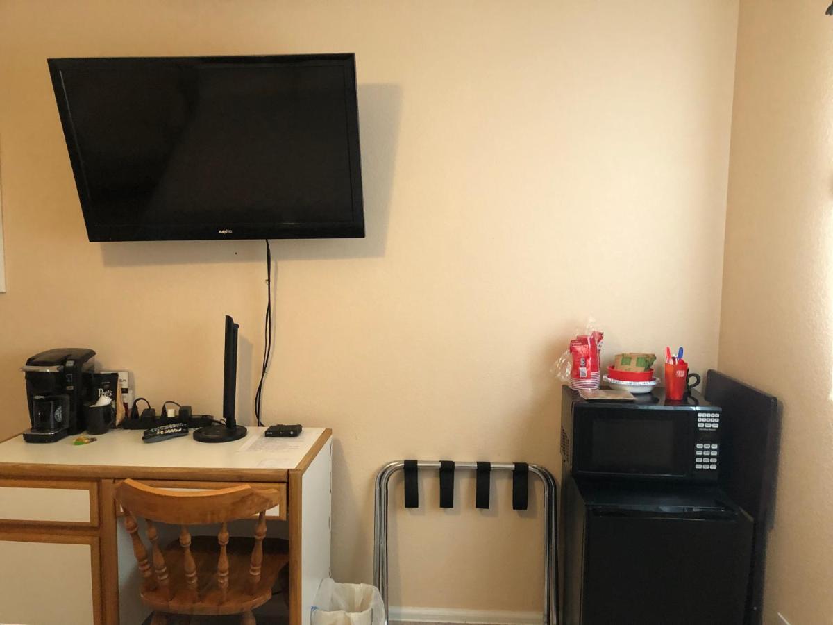 1 or 2 bedrooms with bath in our shared home at Indian Peaks Golf Course - Housity