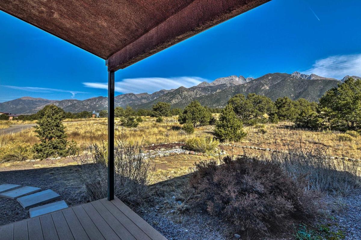 Cozy Remote Retreat • Mountain Views • Stargazing - Housity