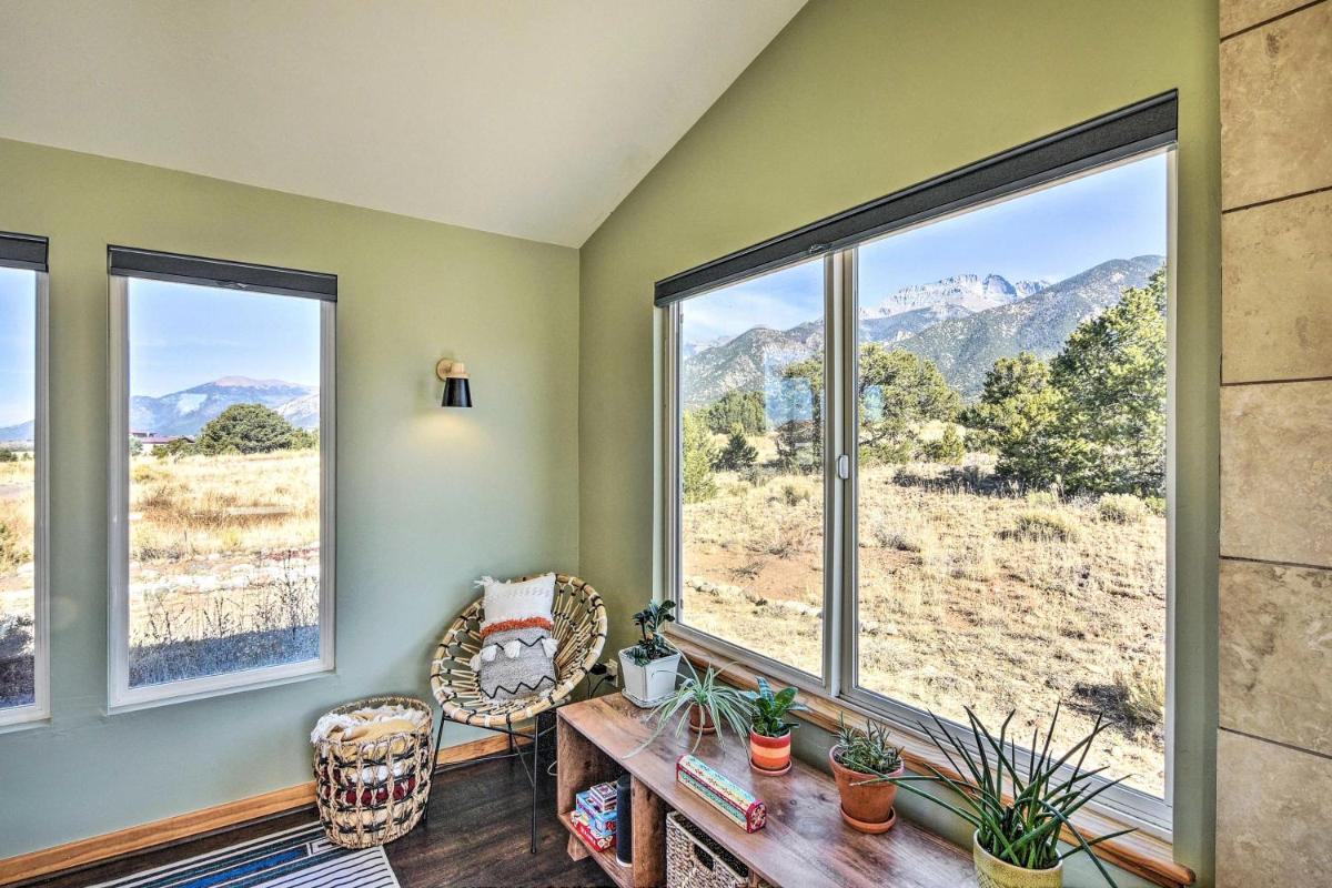 Cozy Remote Retreat • Mountain Views • Stargazing - Housity