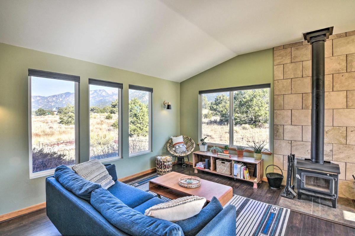 Cozy Remote Retreat • Mountain Views • Stargazing - Housity